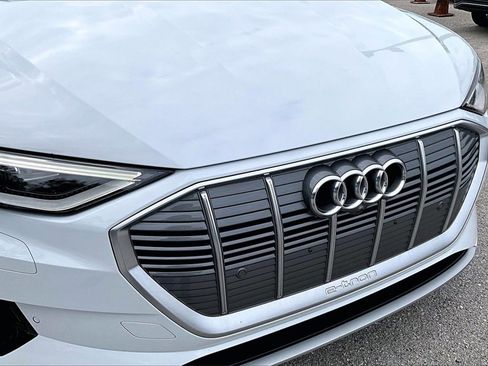 Used 2022 Audi e-tron Premium Plus w/ Premium Plus Package image 11