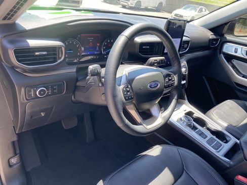 Used 2023 Ford Explorer Limited w/ Limited Technology Package RWD image 29