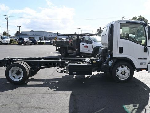 New 2025 Isuzu NPR HD image 9