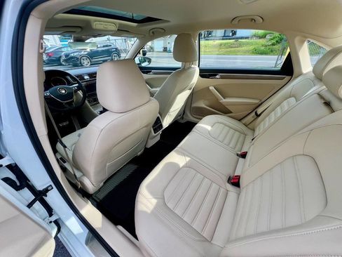 Used 2017 Volkswagen Passat 1.8T SEL Premium image 12
