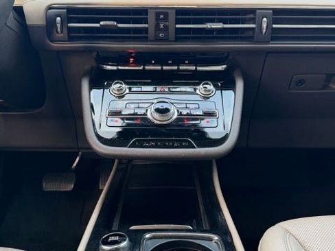 Used 2022 Lincoln Corsair Grand Touring image 11