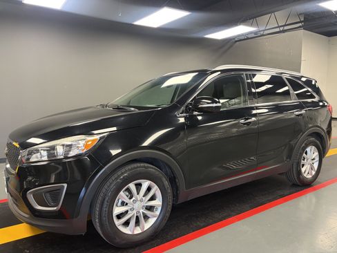 Used 2016 Kia Sorento LX FWD image 1