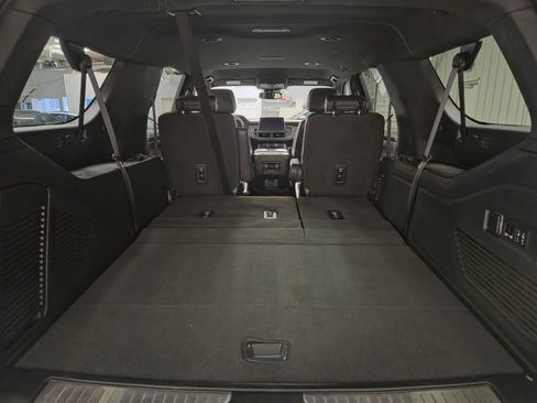 Used 2023 Chevrolet Suburban Premier RWD image 41