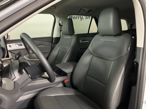 New 2026 Ford Explorer Active w/ Active Comfort Package RWD image 13