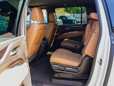 Used 2023 Cadillac Escalade ESV Premium Luxury RWD image 9