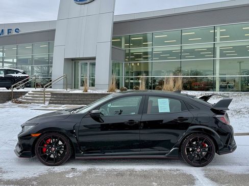 Used 2018 Honda Civic Type R image 2