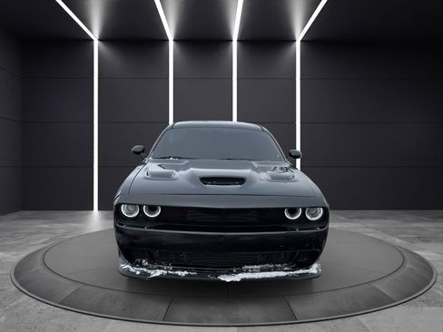 Used 2017 Dodge Challenger R/T Scat Pack w/ Leather Interior Group image 2