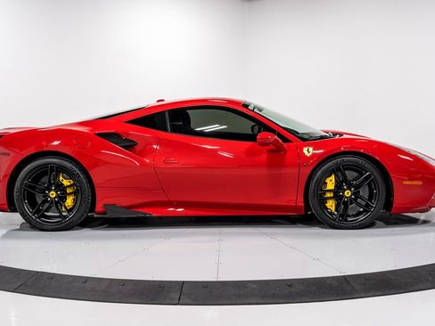 Used 2018 Ferrari 488 GTB image 2