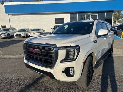Used 2022 GMC Yukon XL AT4 image 2