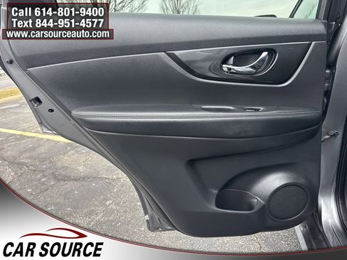 Used 2018 Nissan Rogue SV w/ Premium Package image 32
