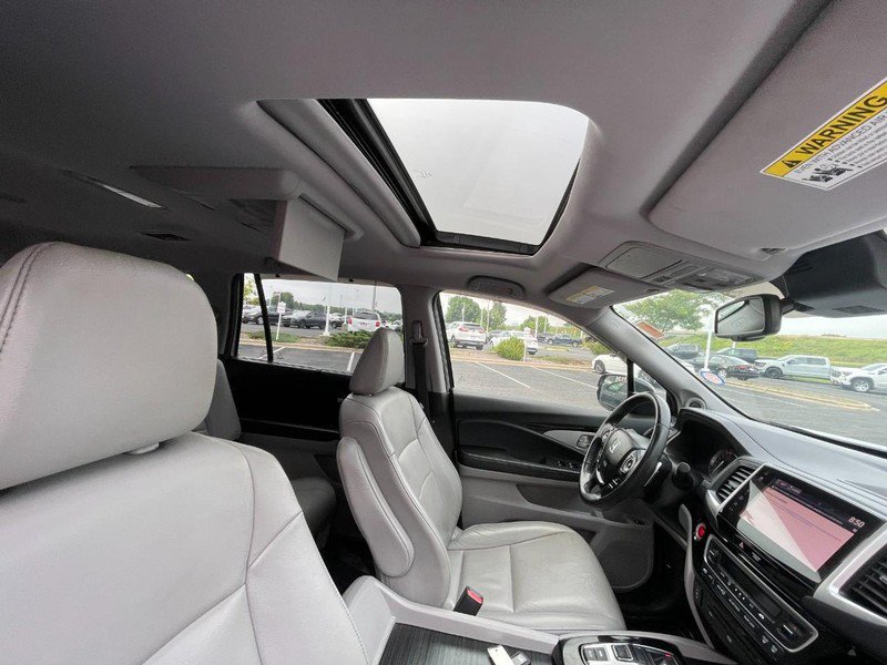Used 2018 Honda Pilot Touring image 11