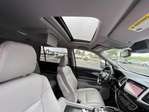 Used 2018 Honda Pilot Touring image 11