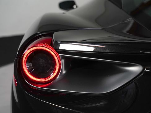 Used 2017 Ferrari 488 GTB RWD image 20