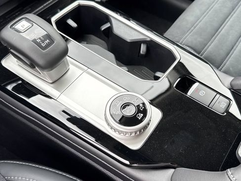 New 2026 Mitsubishi Outlander AWD image 9
