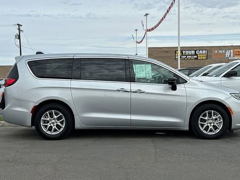 Certified 2024 Chrysler Pacifica Touring-L FWD image 6