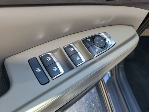 New 2026 Kia Carnival EX image 9