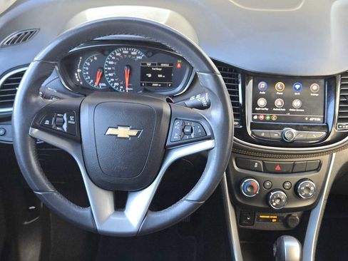 Certified 2022 Chevrolet Trax LT w/ LT Convenience Package image 25