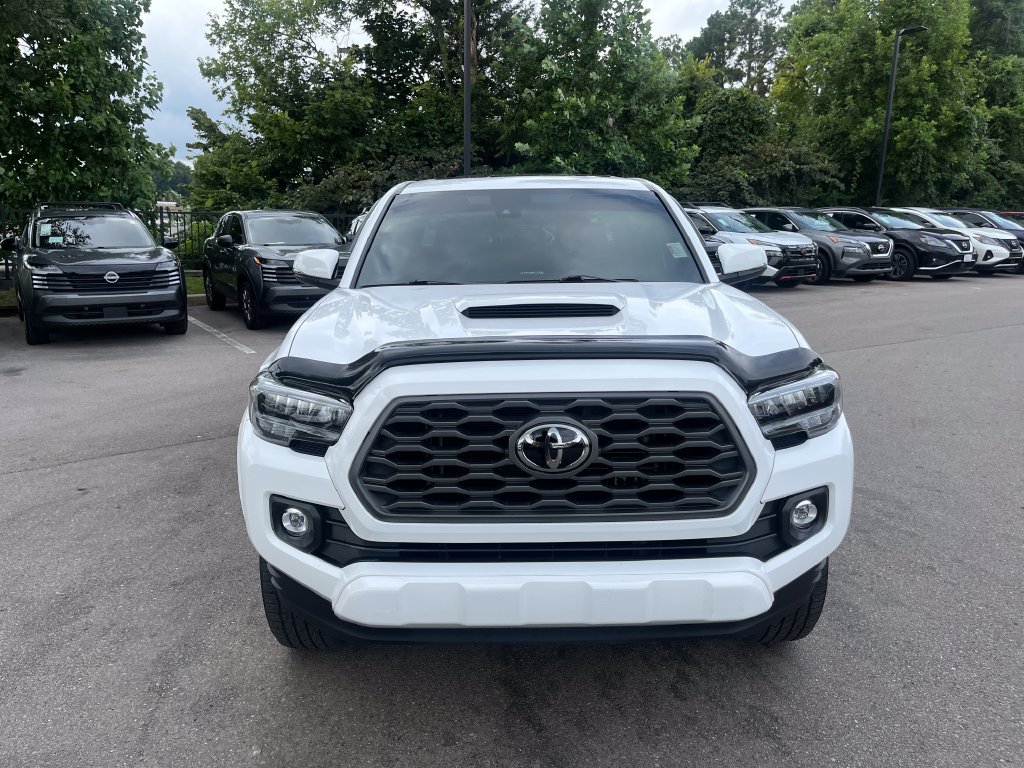 Used 2020 Toyota Tacoma TRD Sport w/ TRD Premium Sport Package AWD/4WD image 9