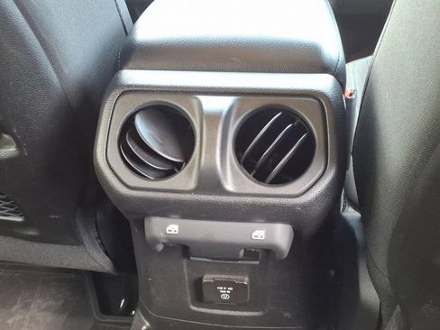 Used 2024 Jeep Wrangler Unlimited Rubicon 4xe AWD/4WD image 17