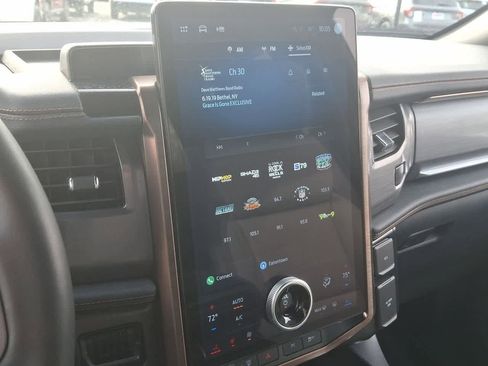 Used 2022 Ford F150 Lightning Lariat image 20