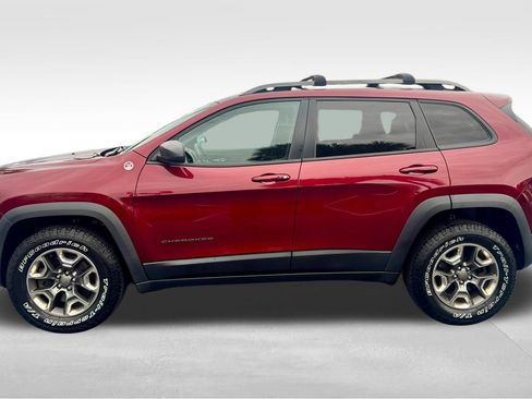 Used 2019 Jeep Cherokee Trailhawk w/ Cold Weather Group image 18
