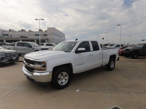 Used 2018 Chevrolet Silverado 1500 LT RWD image 2