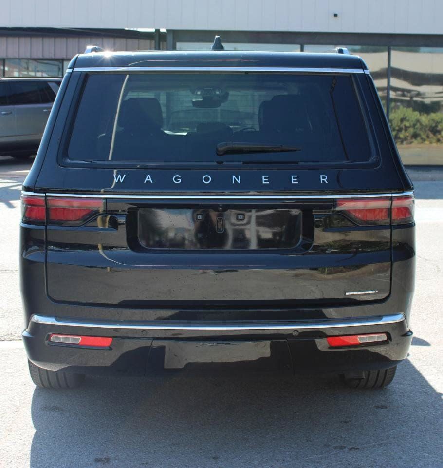 Used 2024 Jeep Wagoneer L Series III w/ Premium Group I AWD/4WD image 5