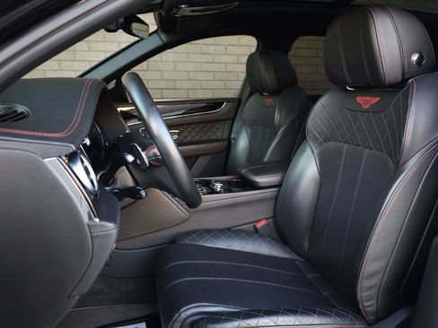 Used 2018 Bentley Bentayga AWD/4WD image 21