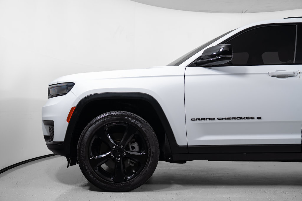 Used 2023 Jeep Grand Cherokee L Laredo RWD image 14