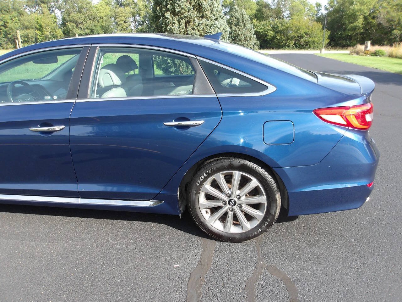 Used 2017 Hyundai Sonata Limited w/ Cargo Package FWD image 35