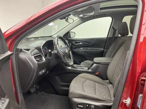 Used 2019 Chevrolet Equinox LT w/ Sun & Navigation Package image 3