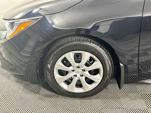 Used 2025 Toyota Corolla LE image 11