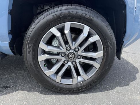 Used 2026 Toyota 4Runner Limited AWD/4WD image 9