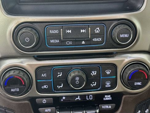 Used 2018 Chevrolet Suburban LT RWD image 19