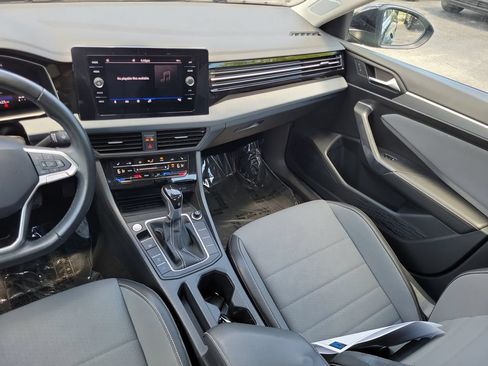 Used 2025 Volkswagen Jetta SE FWD image 19