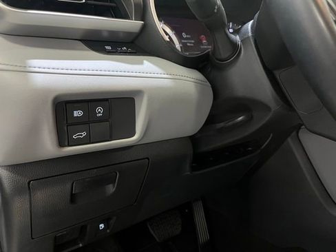 Used 2023 Toyota Highlander XLE AWD/4WD image 17