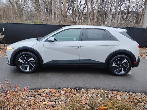 New 2026 Hyundai Ioniq 5 SE image 3