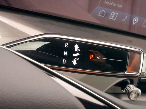 Certified 2026 Cadillac Vistiq Luxury image 21