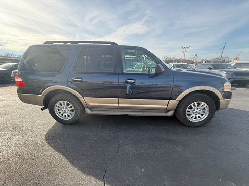 Used 2013 Ford Expedition XLT image 2