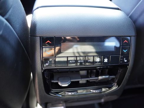 Used 2025 Jeep Grand Cherokee Summit w/ Obsidian Package AWD/4WD image 4