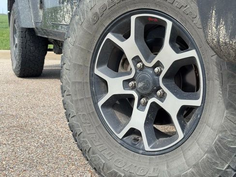 Used 2017 Jeep Wrangler Unlimited Sport w/ Quick Order Package 24S AWD/4WD image 2