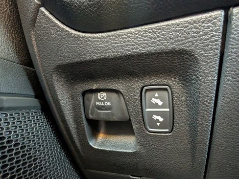 New 2026 RAM 1500 4x4 Crew Cab image 38