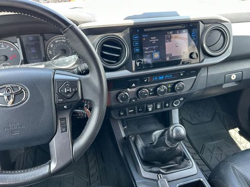 Used 2019 Toyota Tacoma TRD Off-Road w/ TRD Premium Off Road Package image 19