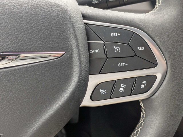 Used 2025 Chrysler Voyager LX FWD image 27