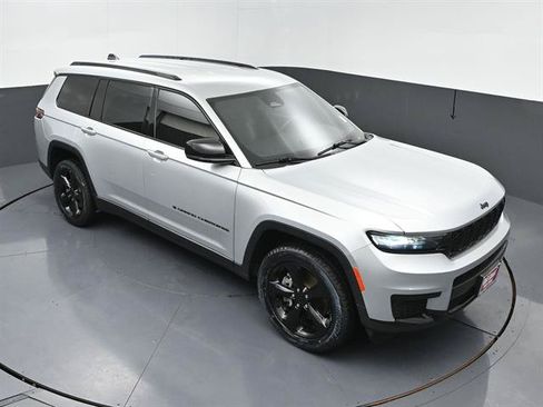 Used 2021 Jeep Grand Cherokee L Laredo RWD image 37