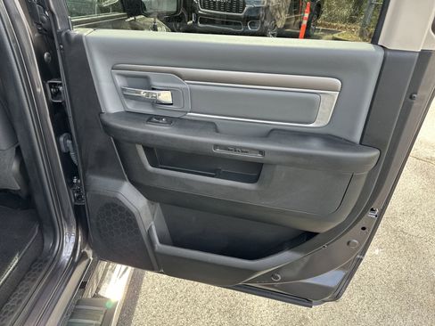 Used 2022 RAM 1500 Classic SLT image 19