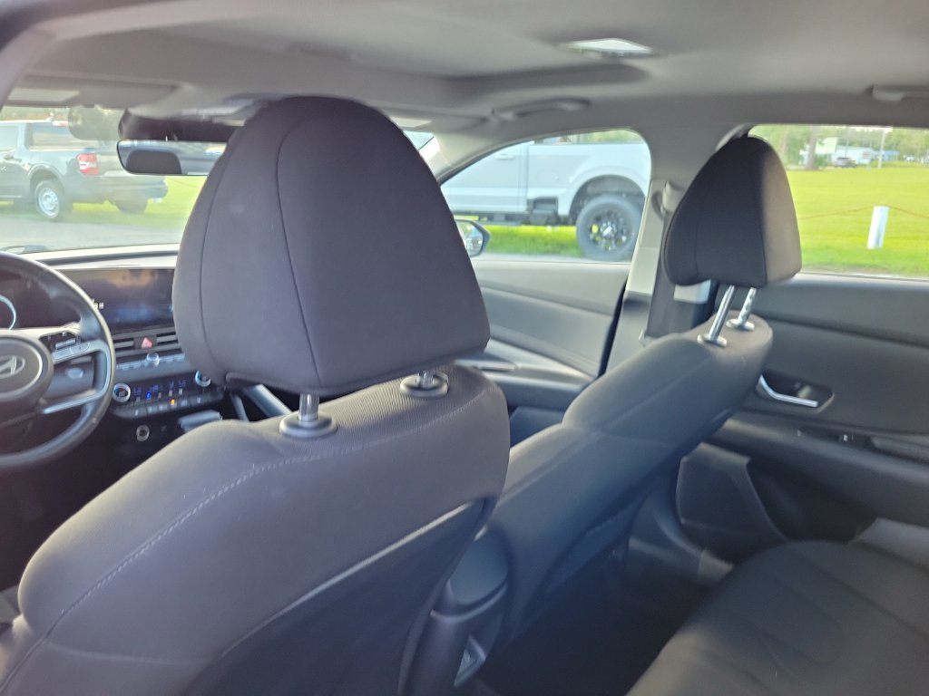 Used 2025 Hyundai Elantra SEL FWD image 16