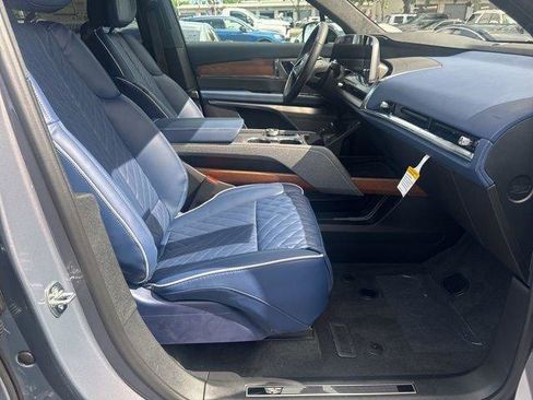 New 2026 Cadillac Vistiq Premium Luxury image 26