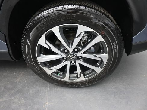 Used 2023 Toyota Corolla Cross XLE image 25