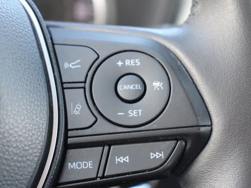 Used 2022 Toyota RAV4 XLE Premium FWD image 25
